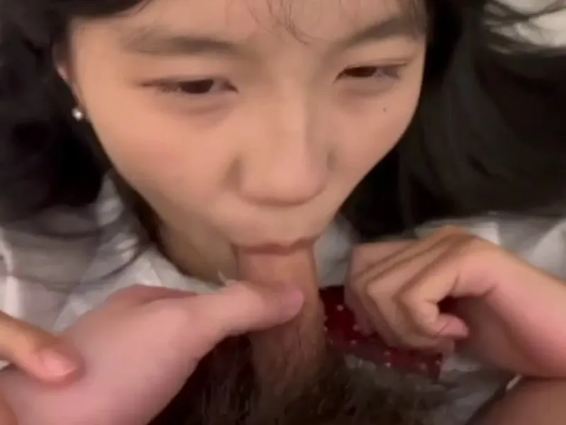 Em loli dễ thương liếm buồi biến em thành con em đĩ nứng p2
